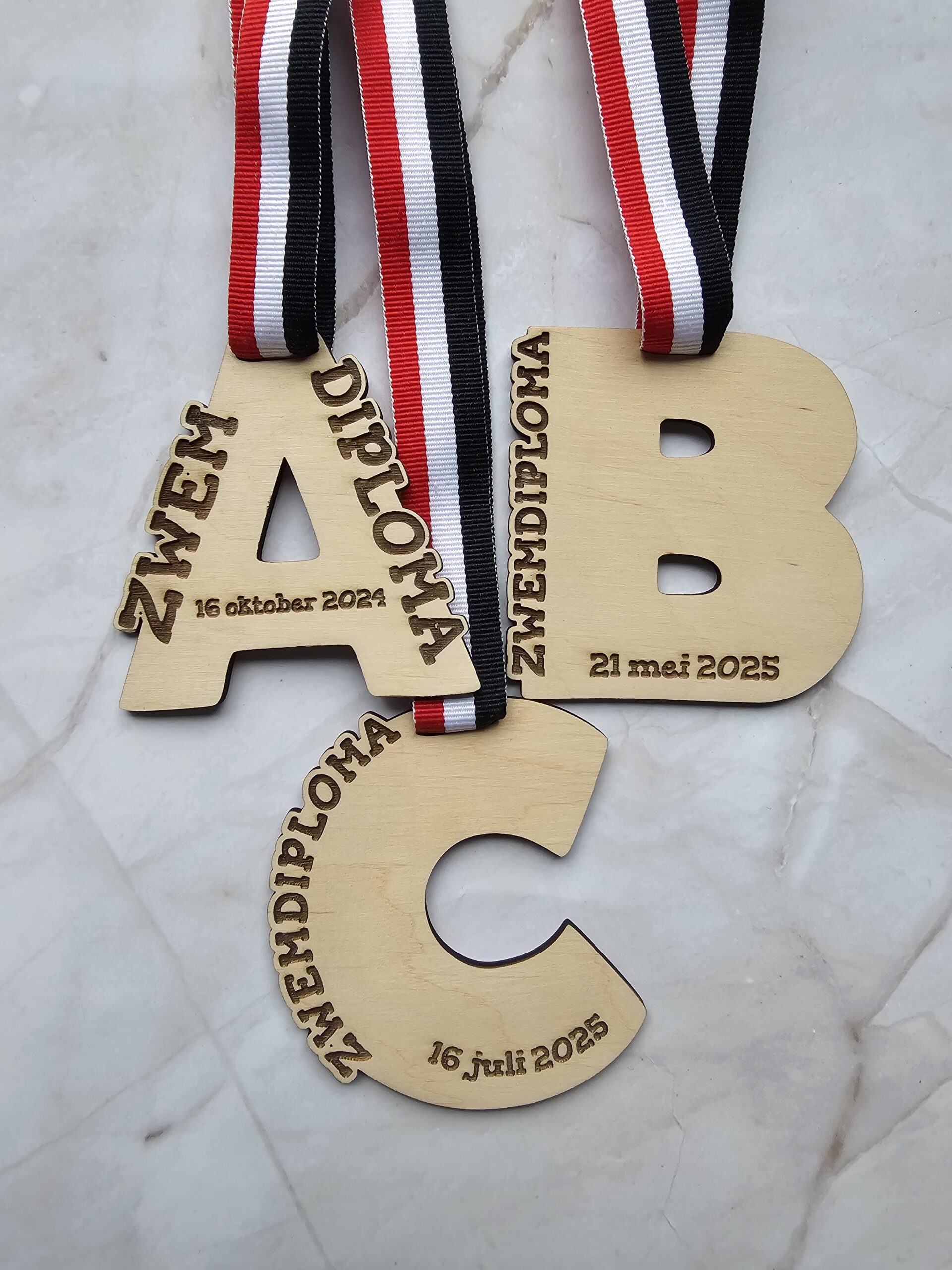 Houten medaille zwemdiploma A - Afbeelding 2