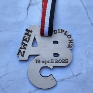 Handgemaakte houten medaille voor Zwem ABC