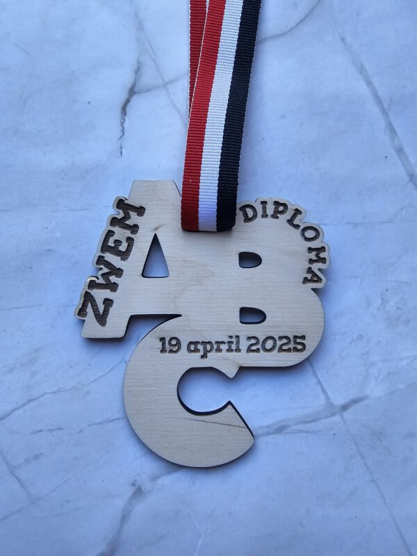 Handgemaakte houten medaille voor Zwem ABC